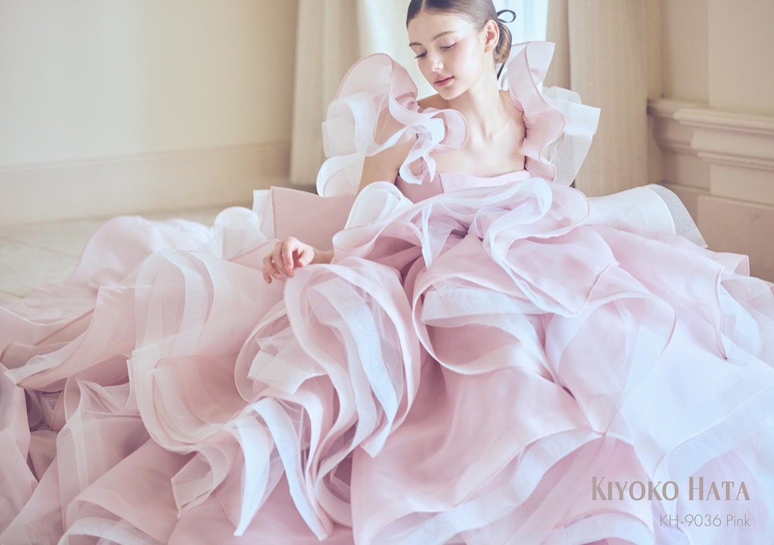 KIYOKO HATA ピンクのドレス